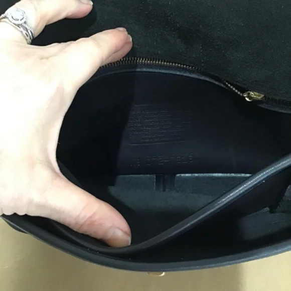 VTG Coach Dinky Black Leather Crossbody Shoulder Bag Minimalist Classic NYC - Picture 5 of 14